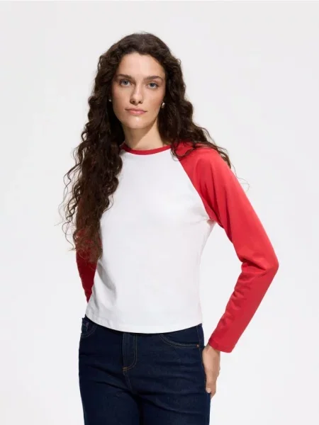 Reserved Tricou cu mânecă lungă din roșu