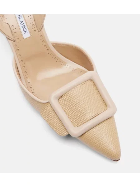 Pantofi cu toc Manolo Blahnik din piele slingback bej