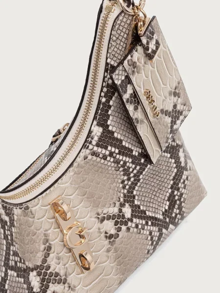 Кожаная сумка хобо Guess