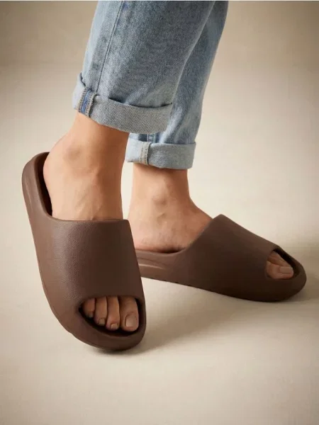 Шлепанцы Sinsay коричневые