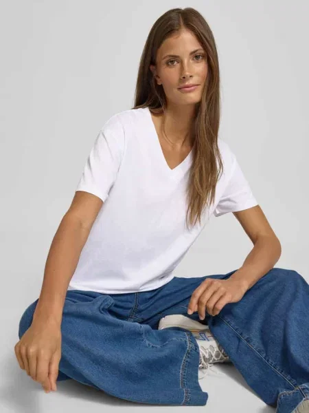 T-shirt z prążkowanym dekoltem w serek model ‘SAELI’ Samsoe Samsoe biała
