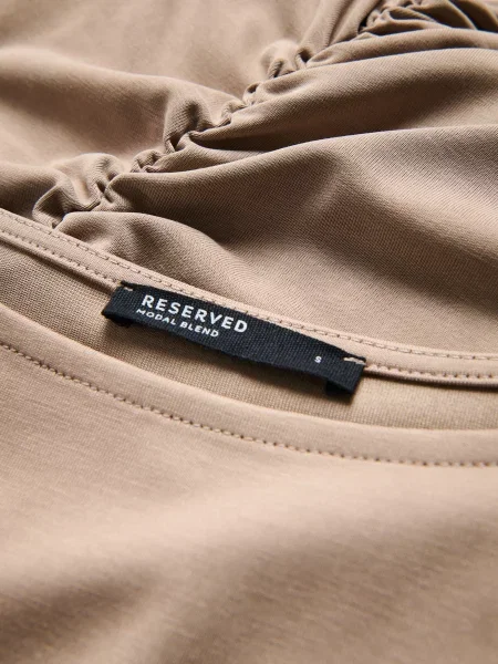 Футболка Reserved бежевая
