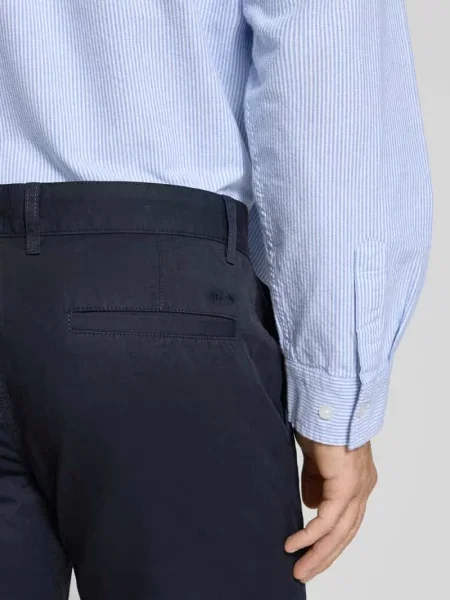 Bermudy o kroju slim fit z wpuszczanymi Mcneal granatowe