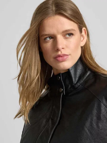 Kurtka bluzonowa w skórzanym wyglądzie krój regular fit model JULIA' Only czarna