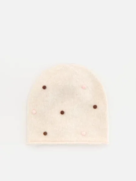 Reserved Beanie sapka rátéttel krémszínű