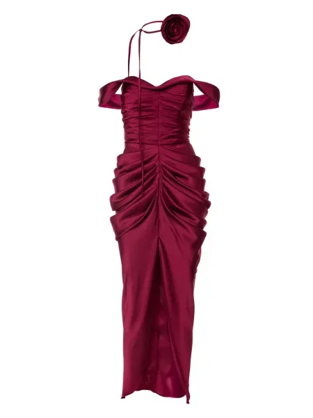 Rochie Ana Radu drapată de costum roșu