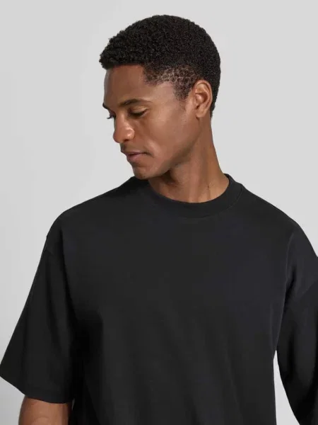 T-shirt o kroju relaxed fit z okrągłym dekoltem Jake*s Studio Men czarna