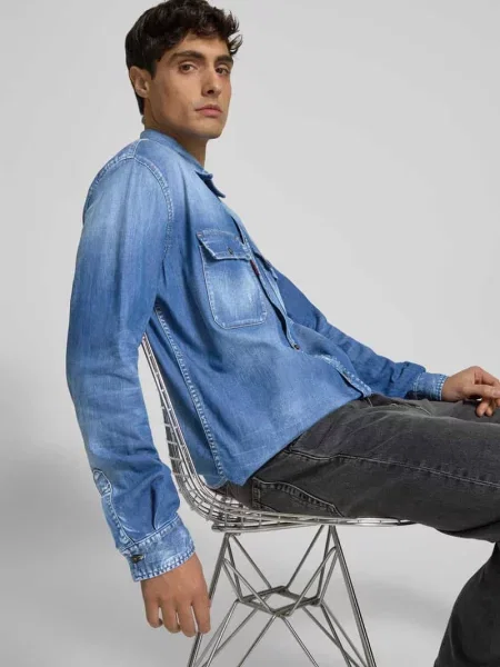 Koszula jeansowa o kroju regular fit z na piersi Dsquared2 niebieska