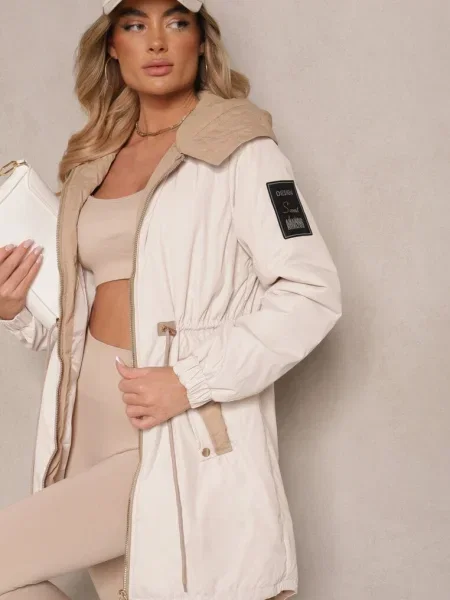 Jasnobeżowa Kurtka o Kroju Parki z Kapturem i Ściągaczem w Talii Zizana beżowa