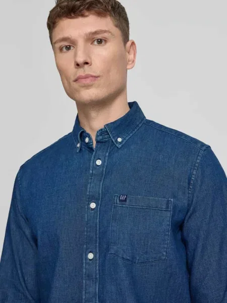Koszula jeansowa o kroju regular fit z kołnierzykiem button-down Gap