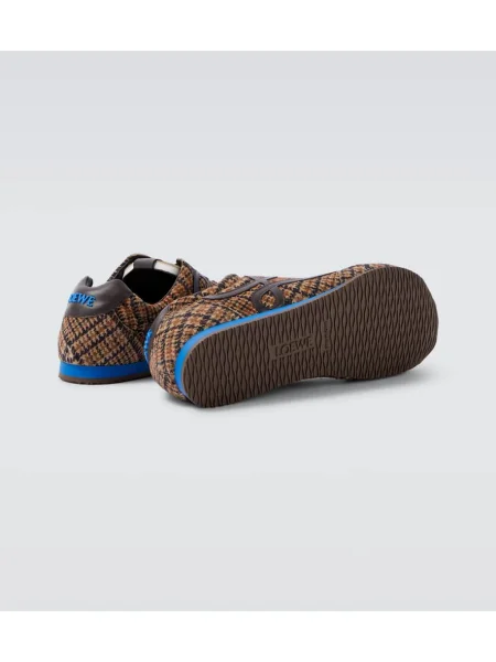 Sneakerși Loewe din piele de căprioară în carouri maro