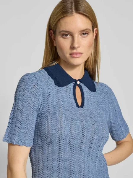 Bluzka z dzianiny z wykładanym kołnierzem i wycięciem w kształcie łezki Scotch & Soda błękitna