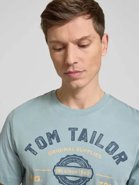 T-shirt o kroju regular fit z czystej bawełny z nadrukiem z logo Tom Tailor