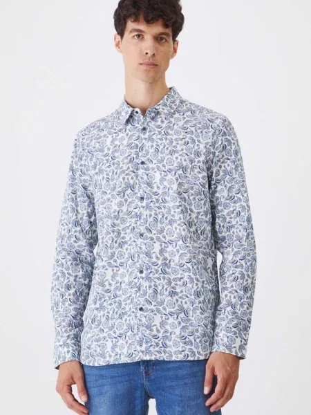 Риза Medicine мъжка с кройка по тялото с класическа яка бяло