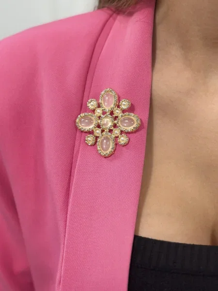 Brosa Kesi cu model floral alb