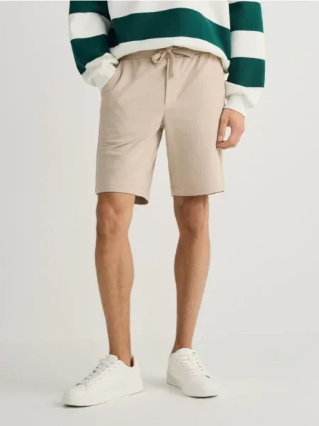 Reserved Pantaloni sport scurți regular fit bej