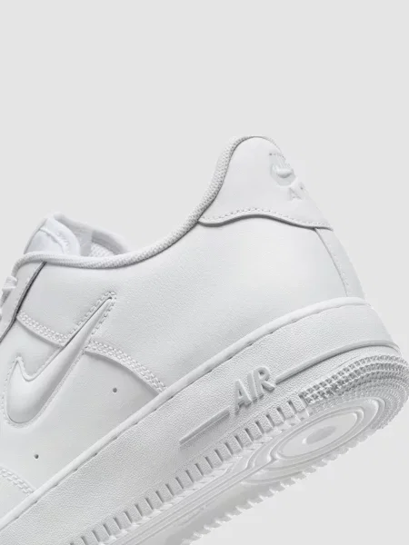 Кожаные повседневные кроссовки Nike Air Force 1 белые