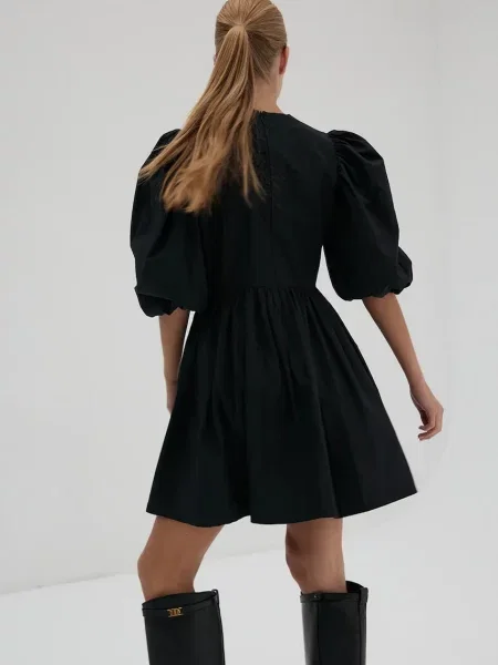 Muuv. Muuv rochie evazată din KAWAI negru
