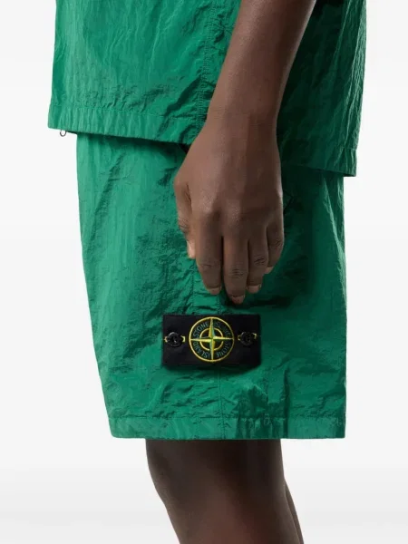 Pantaloni scurți Stone Island cu strasuri verde