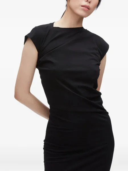 Rochie 3.1 Phillip Lim drapată de costum negru