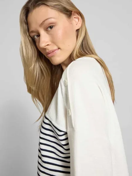 Sweter o kroju relaxed fit z mieszanki bawełny Tom Tailor granatowy