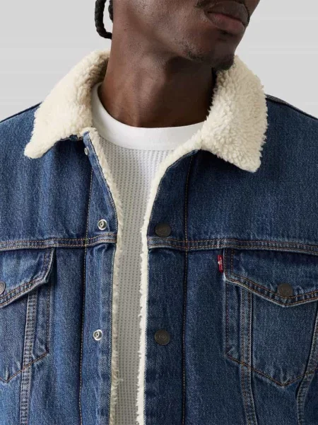 Kurtka jeansowa o kroju relaxed fit z czystej bawełny z podszewką ze sztucznego kożuszka Levi's niebieska