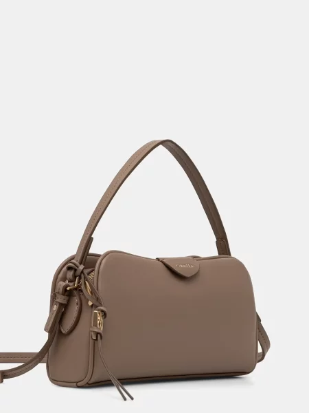 Calvin Klein Kabelka Emblem Trio Top Handle Camera Ba Béžová hnedá