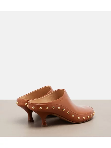 Saboți Chloé din piele cu tepi maro