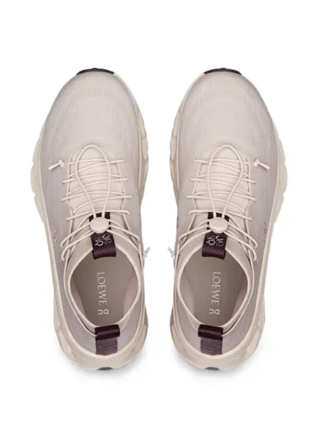Sneakerși On