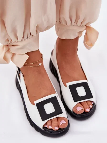 Kožené sandály Artiker na klínovém podpatku