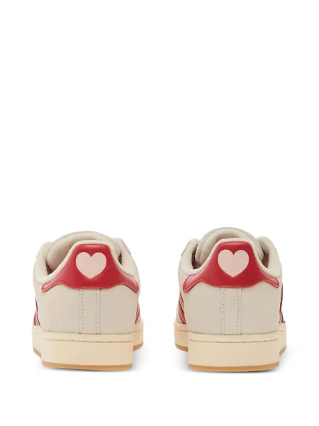 Dlouhé běžecké boty Adidas Terrex s krátkými rukávy s výstřihem do v černé