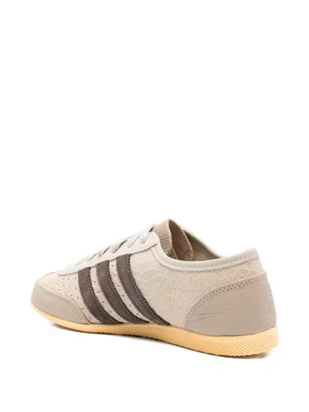 Маратонки Adidas с връзки с дантела