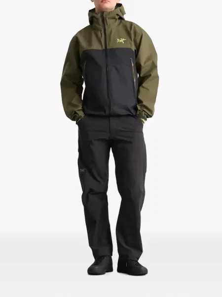 Geacă Arc'teryx cu glugă verde