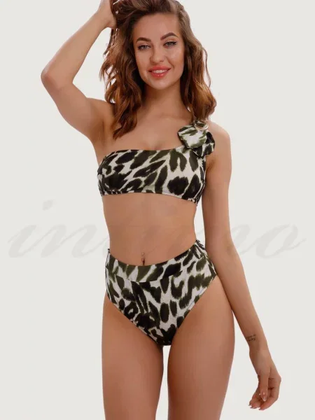 Купальник с уплотнённой чашкой плавки слип