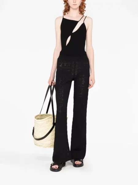 Kelnės Givenchy įsiliepsnojo juoda