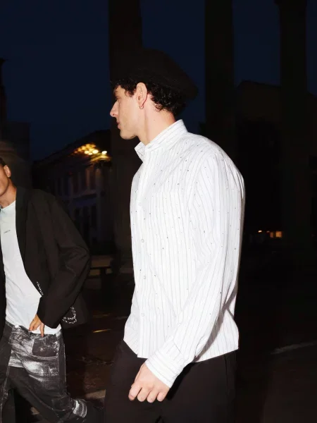 Bershka Koszula Boxy Z Ćwiekami Mężczyzna M biały