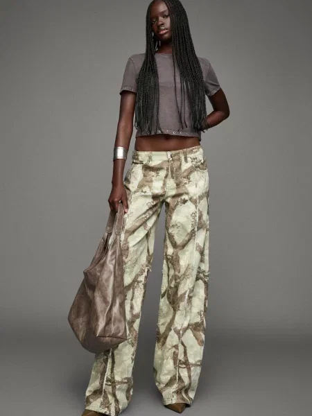 Bershka Jeansy O Kroju Boyfriend Z Nadrukiem Kobieta 38 zielony