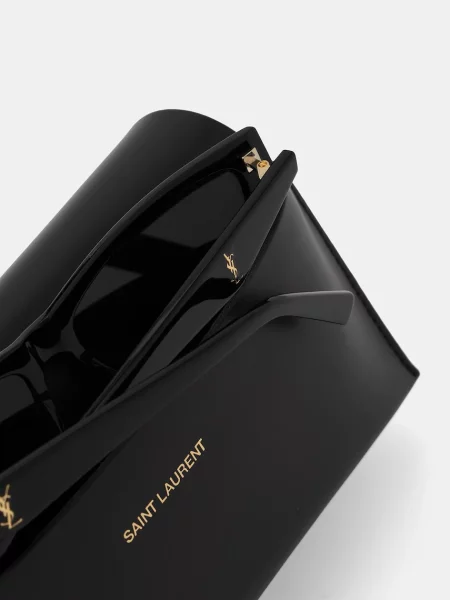 Солнцезащитные очки Saint Laurent черные