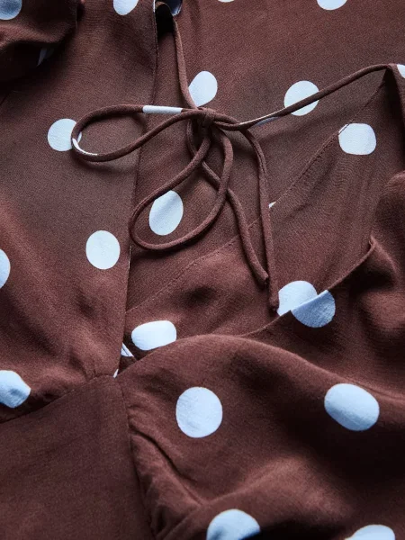 Reserved Сукня в горошок темно коричневий