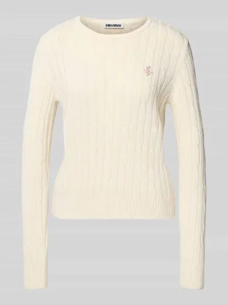 Sweter z dzianiny ze ściegiem warkoczowym i wyhaftowanym logo Review biały