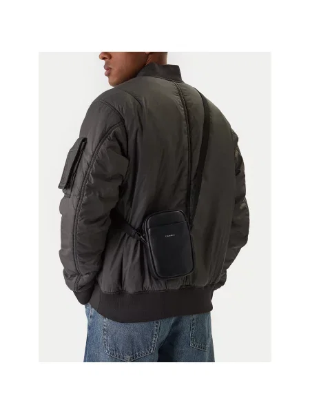 Calvin Klein Torbica za okrog pasu Raised Slim Reporter črna
