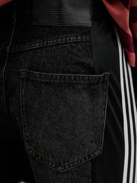 Pantaloni Adidas cu dungi cu broderie negru