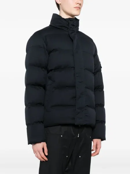 Vilnonis striukė Stone Island akmenys izoliuoti mėlyna