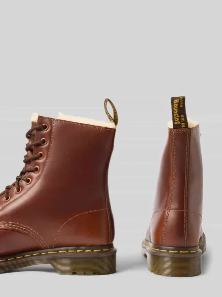 Kozaki sznurowane z naszywką z logo model ‘Serena’ Dr. Martens