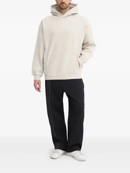 Pantaloni Adidas cu dungi cu broderie din fleece negru