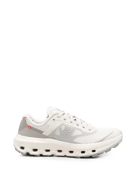 Sneakerși On plasă