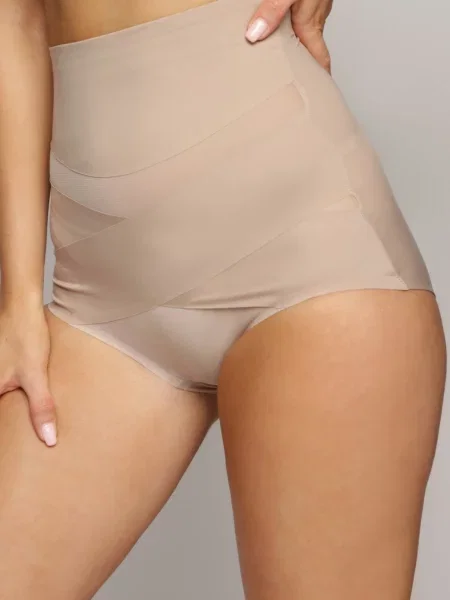 Bielizna Modelująca Majtki High Waist Zdobione Skośnymi Przeszyciami Kikoneva beżowa