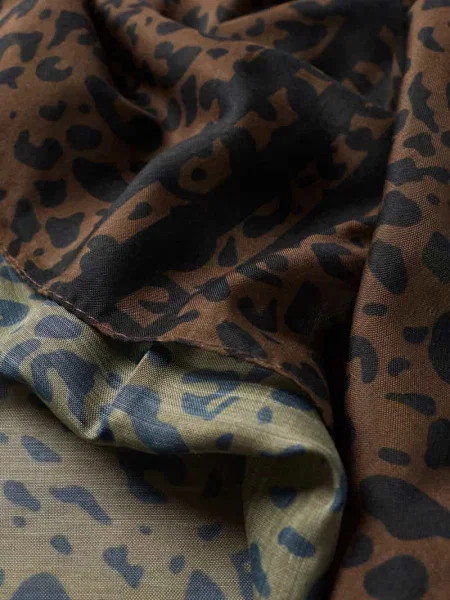 Szal z nadrukiem skóry leoparda More & More