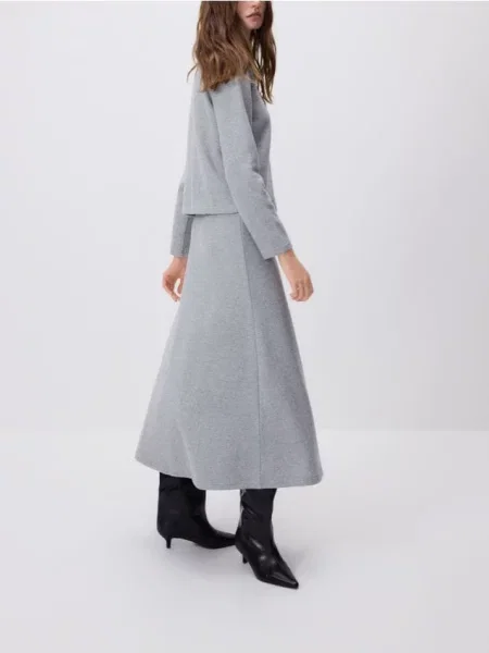 Reserved Трикотажна спідниця міді темно-сірий сіра