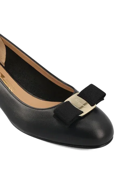 Полуотворени обувки Ferragamo с панделка с нисък ток черно